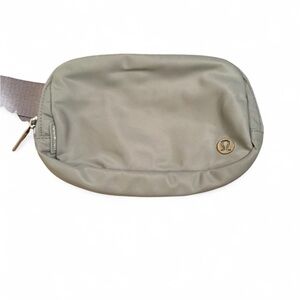 Lululemon everywhere belt bag 1L